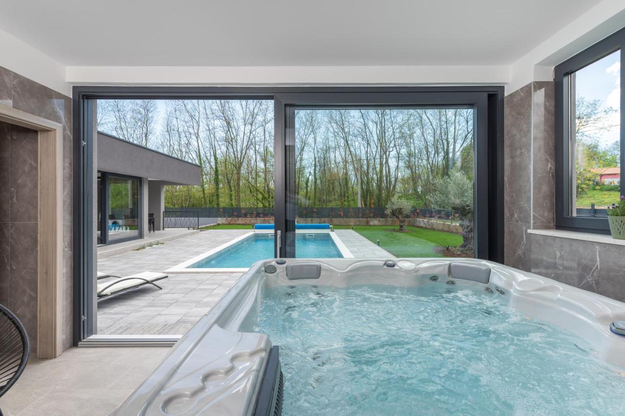 Green Luxury II With Heated Pool, Jacuzzi & Sauna Ruzici  Luaran gambar