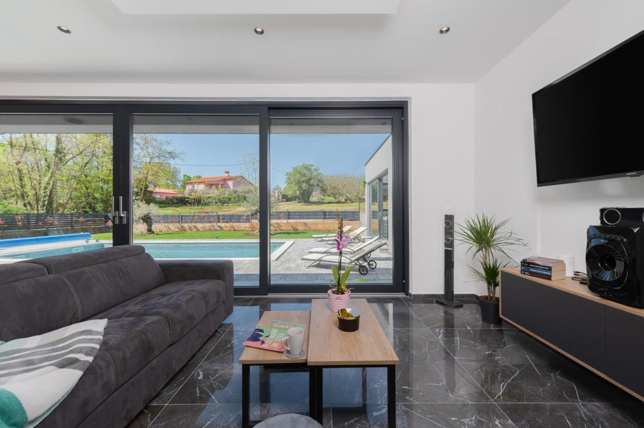 Green Luxury II With Heated Pool, Jacuzzi & Sauna Ruzici  Luaran gambar